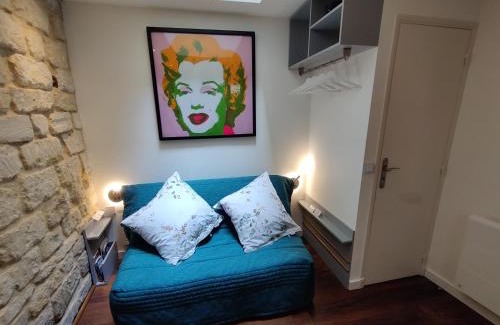 Montmartre Apartamento | Romantic Tiny House inside Montmartre