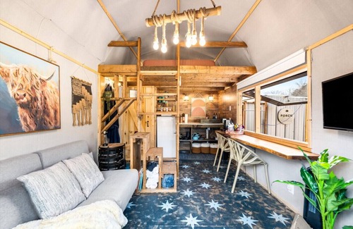 Newport Casa | Romantic Tiny House w Sauna, Outdoor Tub in Goat Farm