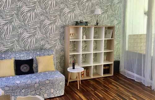 Zugliget Apartamento | Romantic two bedroom apartment in the hills of Budapest with private parking