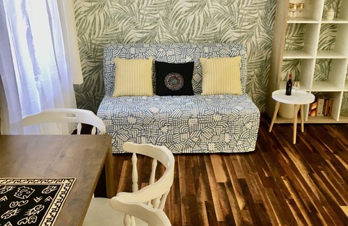 Zugliget Apartamento | Romantic two bedroom apartment in the hills of Budapest with private parking