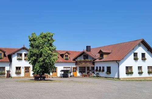 Neunburg vorm Wald Apartamento | Romantic vacation apartment (65sqm) with balcony and view of the valley