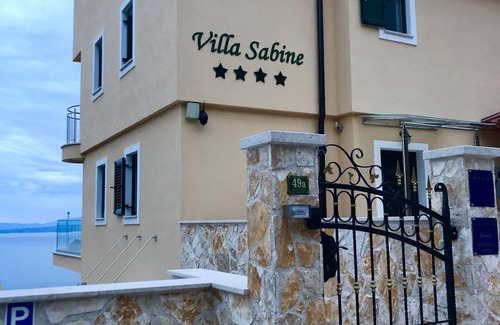 Medveja Apartamento | Super apartamento con piscina, vista al mar, chimenea y wifi en Medveja, Croacia