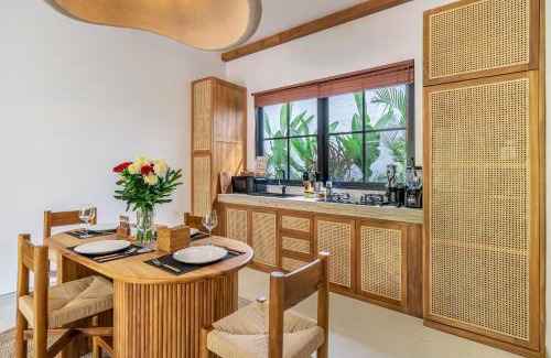 Kutuh Kaja Villa | Romantic Verona Villa Poolside Comfort - Modern Luxury
