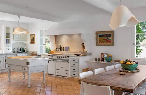 Saint-Saturnin-les-Apt Casa | Romantic Villa Set in Olive Grove with Pool, WiFi and AC in St Saturnin Les Apt