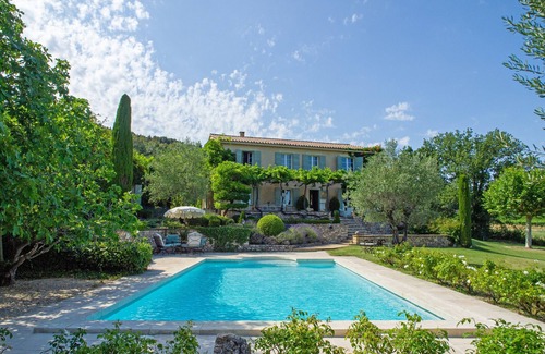 Saint-Saturnin-les-Apt Casa | Romantic Villa Set in Olive Grove with Pool, WiFi and AC in St Saturnin Les Apt