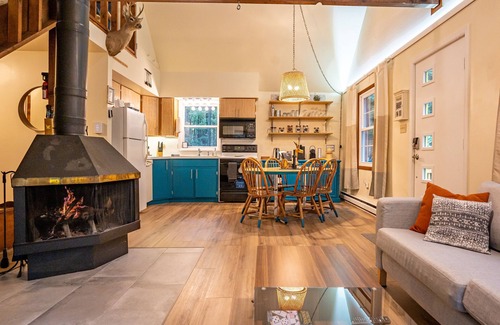 Albrightsville Cabina | Romantic vibe, fine art, good times. Parks, lakes. Optional experience packages