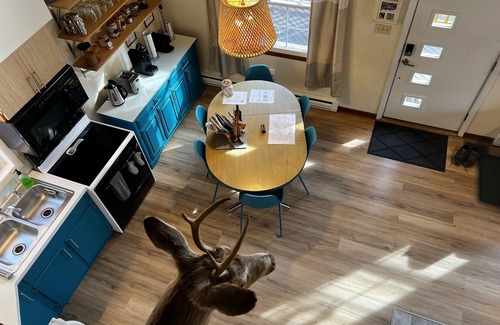Albrightsville Cabina | Romantic vibe, fine art, good times. Parks, lakes. Optional experience packages
