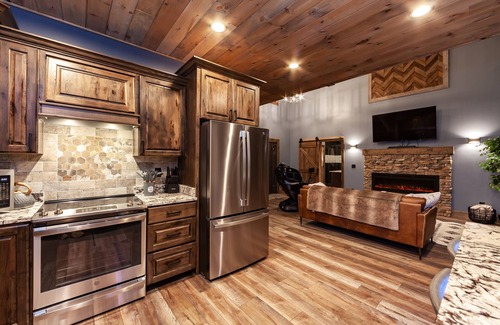 Gatlinburg - Pigeon Forge Chalet De Esquí | Romantic / Views / New Build / Indoor Heated Saltwater Pool
