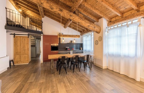 Desenzano del Garda Apartamento | Romántico apartamento vacacional "Acero" con Wi-Fi, jardín y piscina compartidos