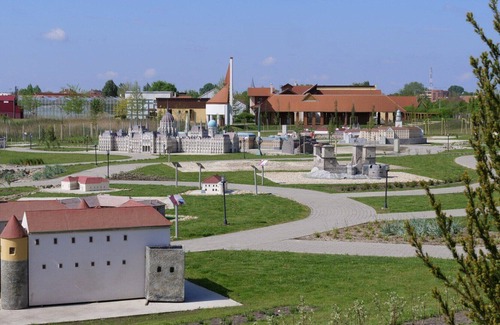 Csorvas Alquiler De RV | Romantik Garden Camp. Oase der Ruhe