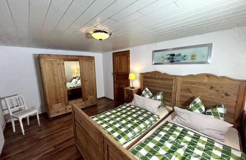 Grossschoenau Apartamento | Romantische Ferienwohnung Marie - Historisches Flair und Infrarot-Sauna
