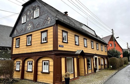 Grossschoenau Apartamento | Romantische Ferienwohnung Marie - Historisches Flair und Infrarot-Sauna