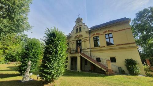 Laasow Casa | Romantische Ferienwohnung im Herrenhaus Wüstenhain Spreewald