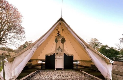 Ravensbourne Casa | Romany Wood is the perfect secluded weekend escape beside the creek & rainforest