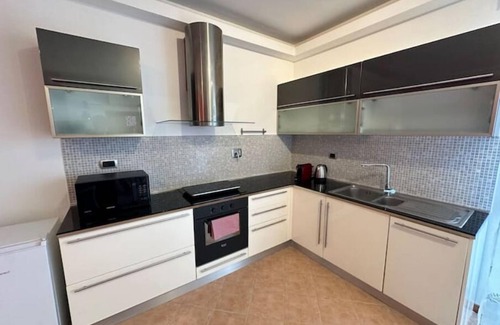 Zona XXX Castel Fusano Apartamento | (Rome-Infernetto) apt 4 guest,1bedr+ 280sqm terrace