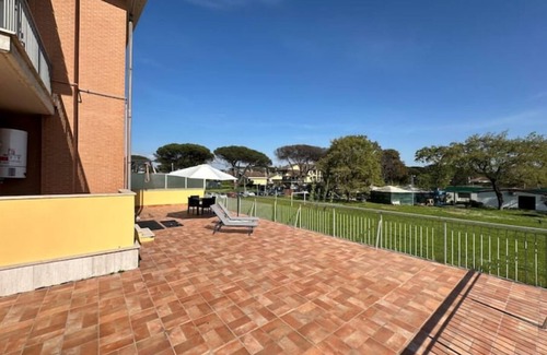 Zona XXX Castel Fusano Apartamento | (Rome-Infernetto) apt 4 guest,1bedr+ 280sqm terrace