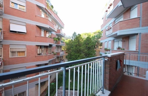 Quartiere XX Ardeatino Apartamento | Roma: La Maison Rouge