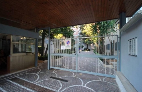 Quartiere XX Ardeatino Apartamento | Roma: La Maison Rouge