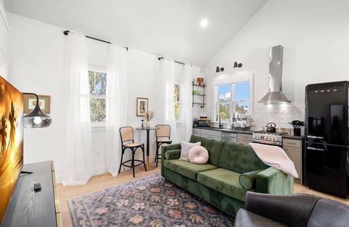 Historic Ybor Apartamento | Romeo Julieta 2 Epic Studios Steps to 7th Ave