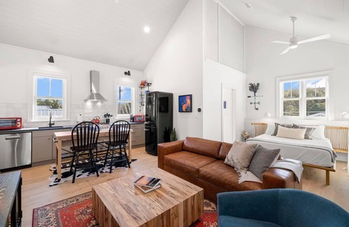 Historic Ybor Apartamento | Romeo Julieta 2 Epic Studios Steps to 7th Ave