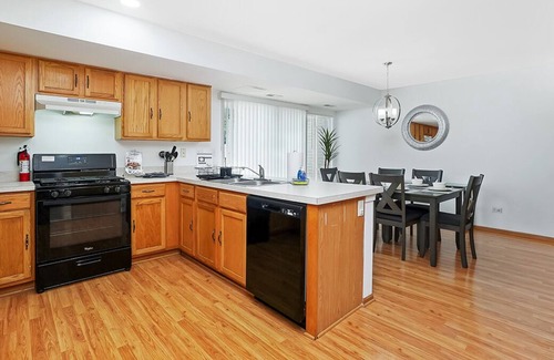Romeoville Casa | Romeoville Rental - Harmony Ln