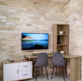 Haifa Apartamento | ROMSUITES - German colony main street, Bahai gardens, City Centr