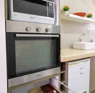 Haifa Apartamento | ROMSUITES - German colony main street, Bahai gardens, City Centr