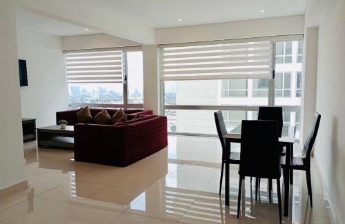 Los Alpes Apartamento | Romulo OFarril 2parking-3BR-2BA
