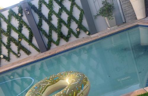 Cape Town Casa | Rondebosch East Garlandale STRICTLY HALAAL, fresh garden cottage