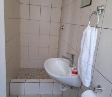 Cape Town Apartamento | Rondebosch East STRICTLY HALAAL bachelor cottage