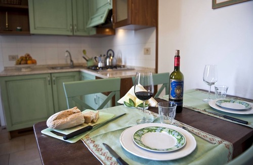 Poggibonsi Apartamento | RONDINE: casa de campo tranquila cerca de los tesoros de la Toscana, a 1 milla de tiendas lejos