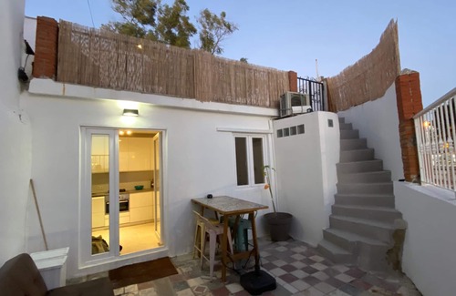 Malaga-Este Casa | Ronnies Beach House, bonita casa de 2 dormitorios con una gran azotea con excelentes vistas al mar