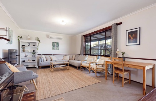 Preston Beach Casa | Roo with a View by Swan BnB Management