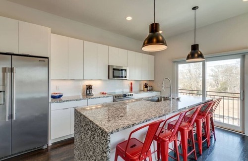 Hadley - Washington Casa | Roof Deck | Garage Parking | 10 Mins to Broadway