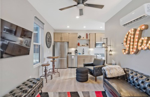 Porter Heights Casa | Roof Deck|Pet Friendly|E.Nash