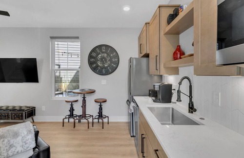 Porter Heights Casa | Roof Deck|Pet Friendly|E.Nash