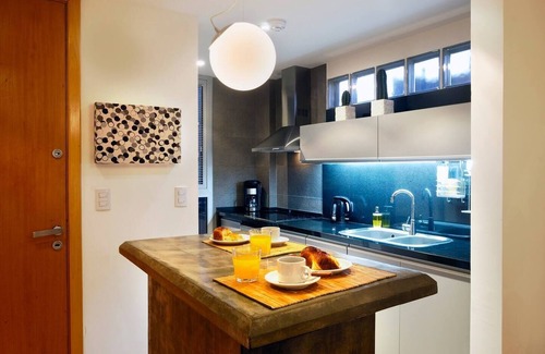 Chacarita Apartamento | Rooftop apartment, great views ! Outdoor balcony shower!