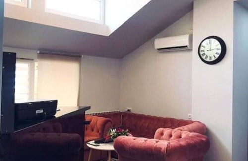 mtatsminda Apartamento | Rooftop Blue Apartment at Rustaveli Avenue