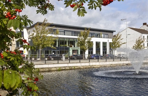 Newry Apartamento | Rooftop city centre location, luxury styling and superior amenities