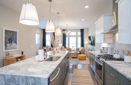 Hadley - Washington Casa | Rooftop City Views, Garage, Near Bway