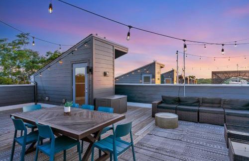 Talbot's Corner Casa | Rooftop Deck 2 Car Garage Near Downtown Nashville