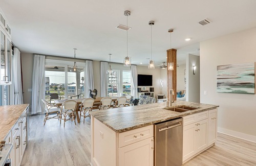 Port St. Joe Casa | Rooftop Deck & Hot Tub: Mexico Beach Home!