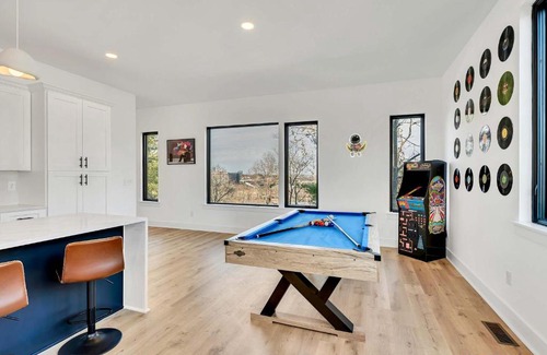 Hurwood Heights Casa | Rooftop Deck Hot Tub Game Room Downtown Nashville