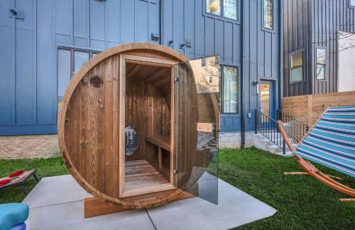 Hurwood Heights Casa | Rooftop Deck Hot Tub Game Room Downtown Nashville