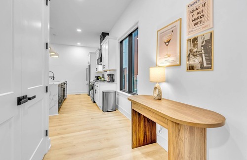 Hurwood Heights Casa | Rooftop Deck Hot Tub Retreat in Downtown Nashville