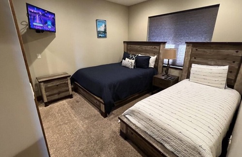 Al Tahoe Casa | Rooftop deck W/Scenic Views of Lake Tahoe. Hot tub, Games etc