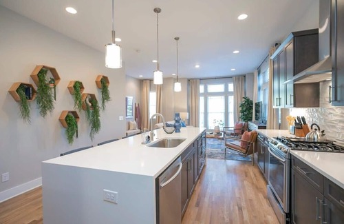Hadley - Washington Casa | Rooftop, Grill, Garage, Near Broadway