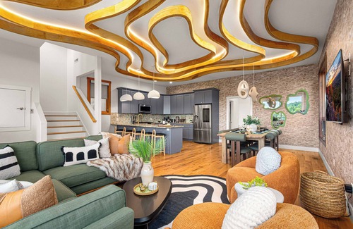 Asheville Casa | 🌄 Rooftop hot tub + panoramic views 🧖 Sauna, cold plunge, steam shower, gym 🎮 Pool table, arcade, 100” TV + grill deck
