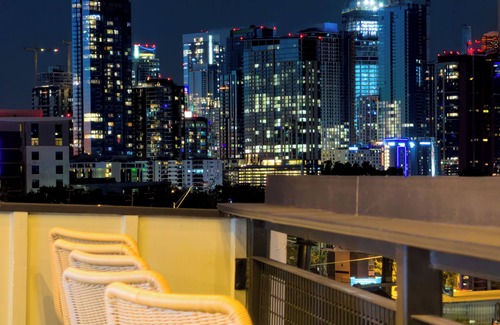 Riverside Casa | Rooftop Jungle with Skyline Views