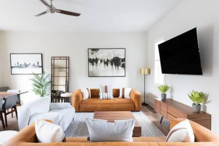 Germantown Casa | Rooftop Mansion with City Views